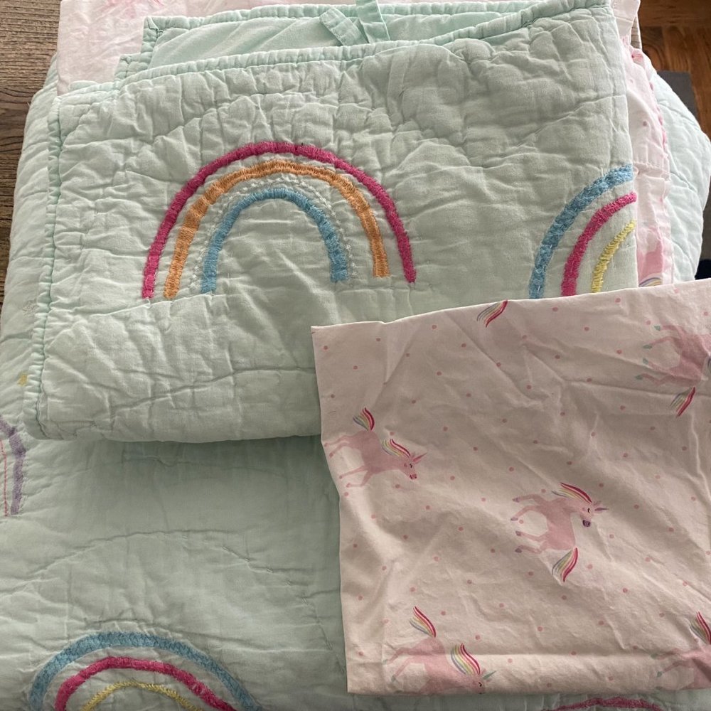 Twin Pottery Barn Kids Quilt and 2 shams with unicorn sheet set